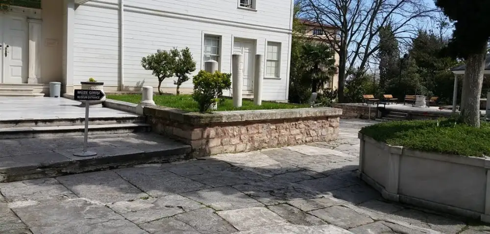 Halet Efendi Hz.
