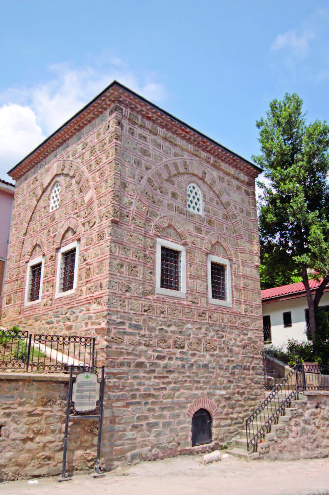 Karşı Duran Süleyman Türbesi – Nimel Çeyş